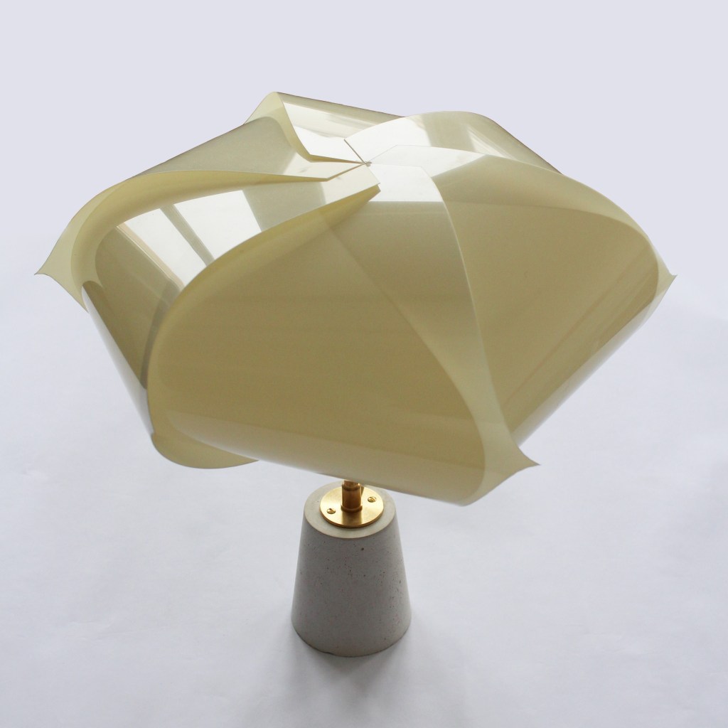 Eco, lampe, suspension, lumineuse éco-responsable, éco-conçue recyclée design, Tulipe, lumière, luminaire, décoration, intérieur, espace, tendance, rétro, coloré, pop, lumineuse.