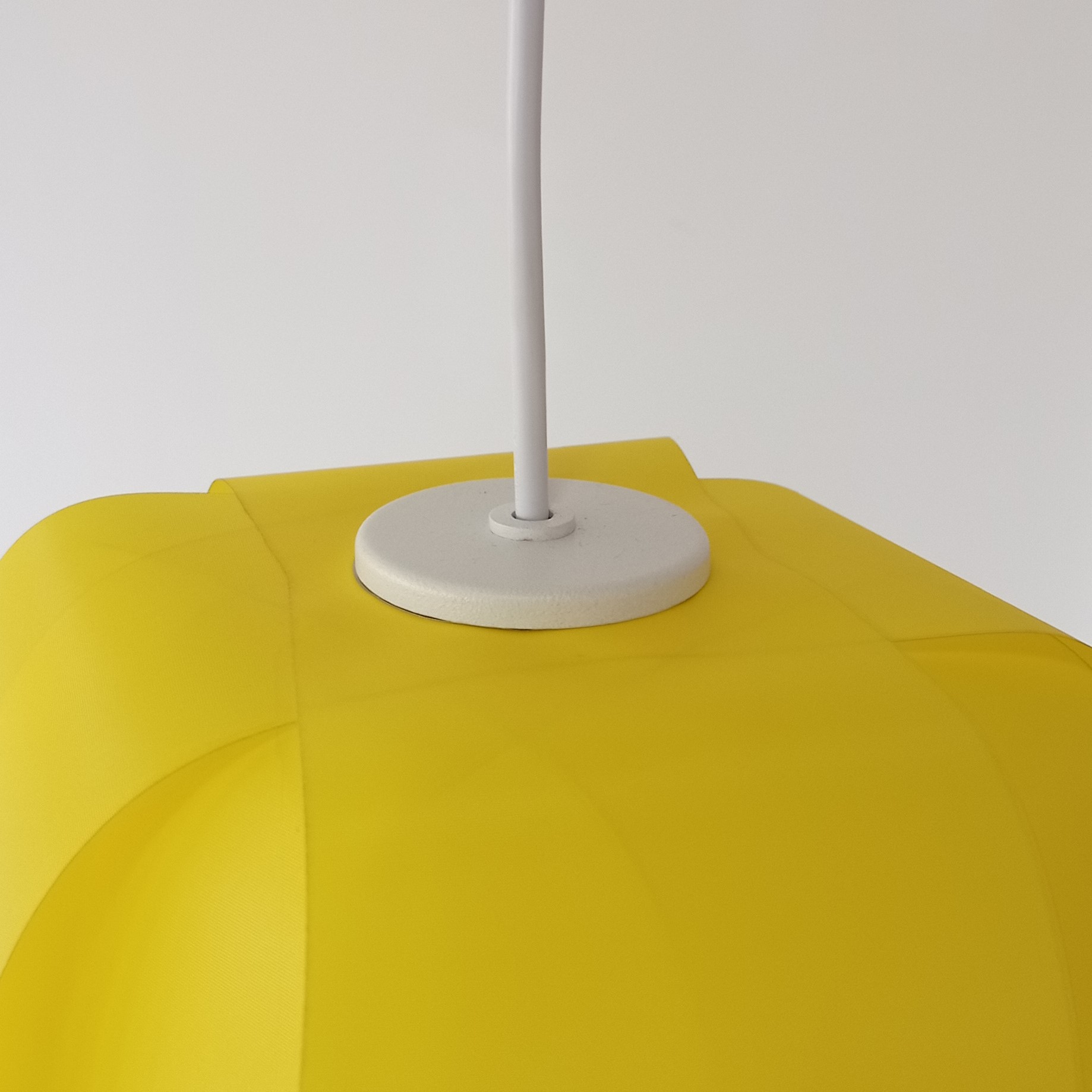 Eco, lampe, suspension, lumineuse éco-responsable, éco-conçue recyclée design, Tulipe, lumière, luminaire, décoration, intérieur, espace, tendance, rétro, coloré, pop, lumineuse