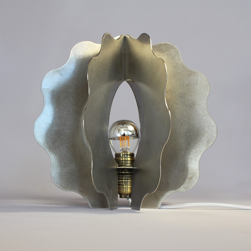 Koro un lampe à poser en inox réemployer