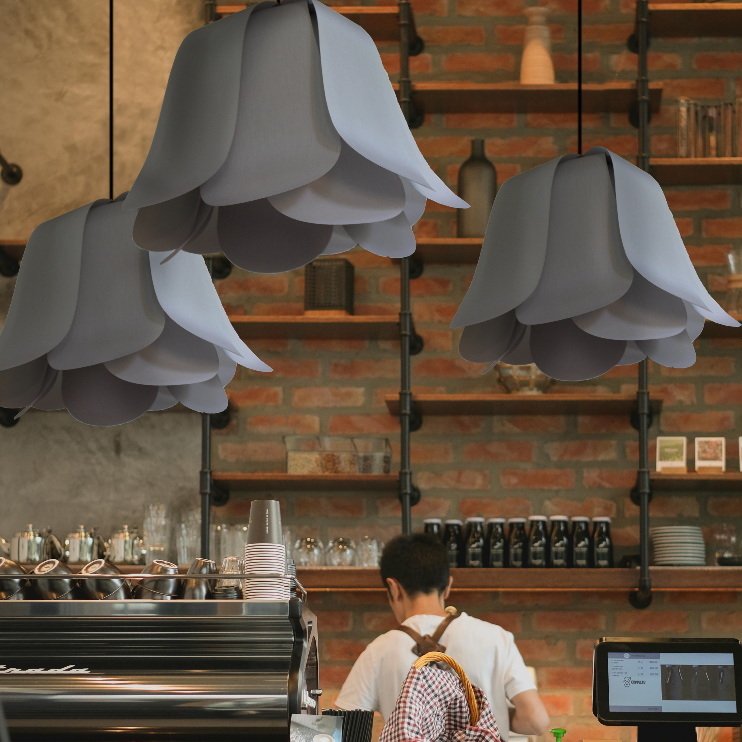 café branché avec des suspension en forme de fleur Tulipe grises